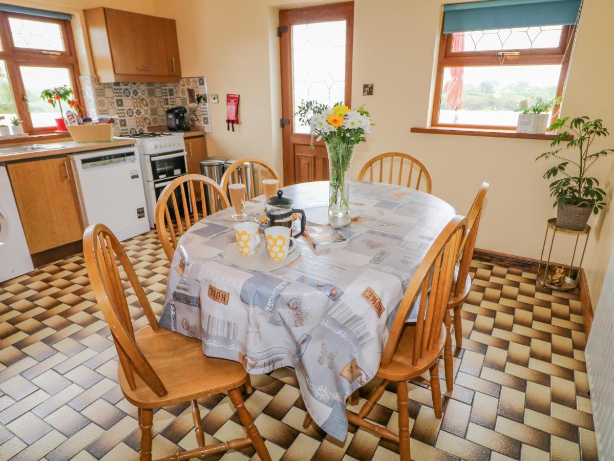 Annie'S Place Villa Newry Esterno foto